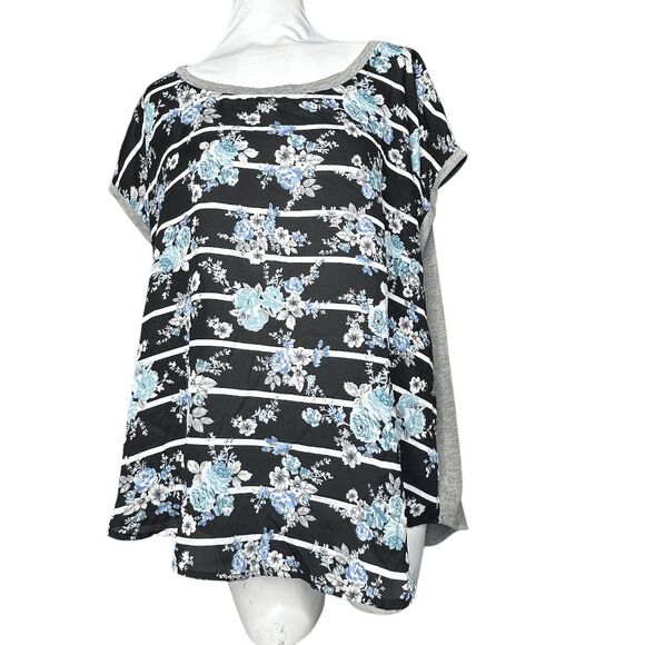 Torrid floral swing blouse top short sleeve Tee 0  12 - Picture 1 of 6